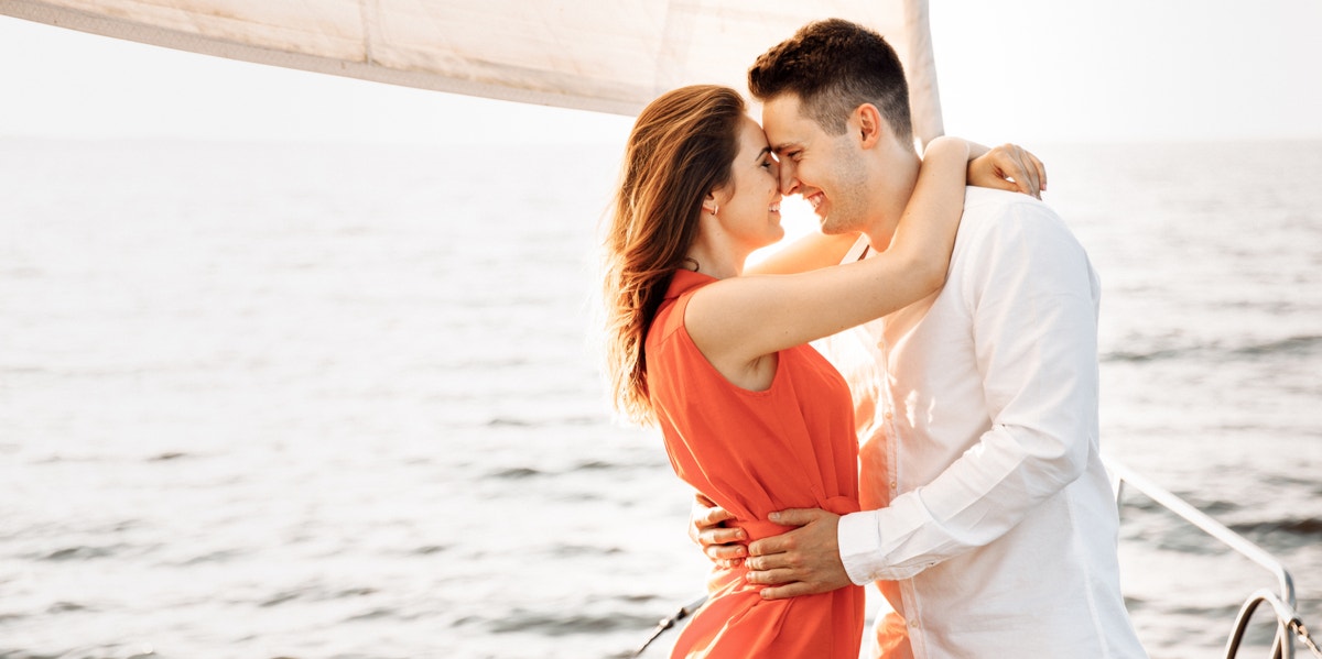 4 Signs That You're In A Healthy, Worthwhile Relationship — Finally! woman and man embracing