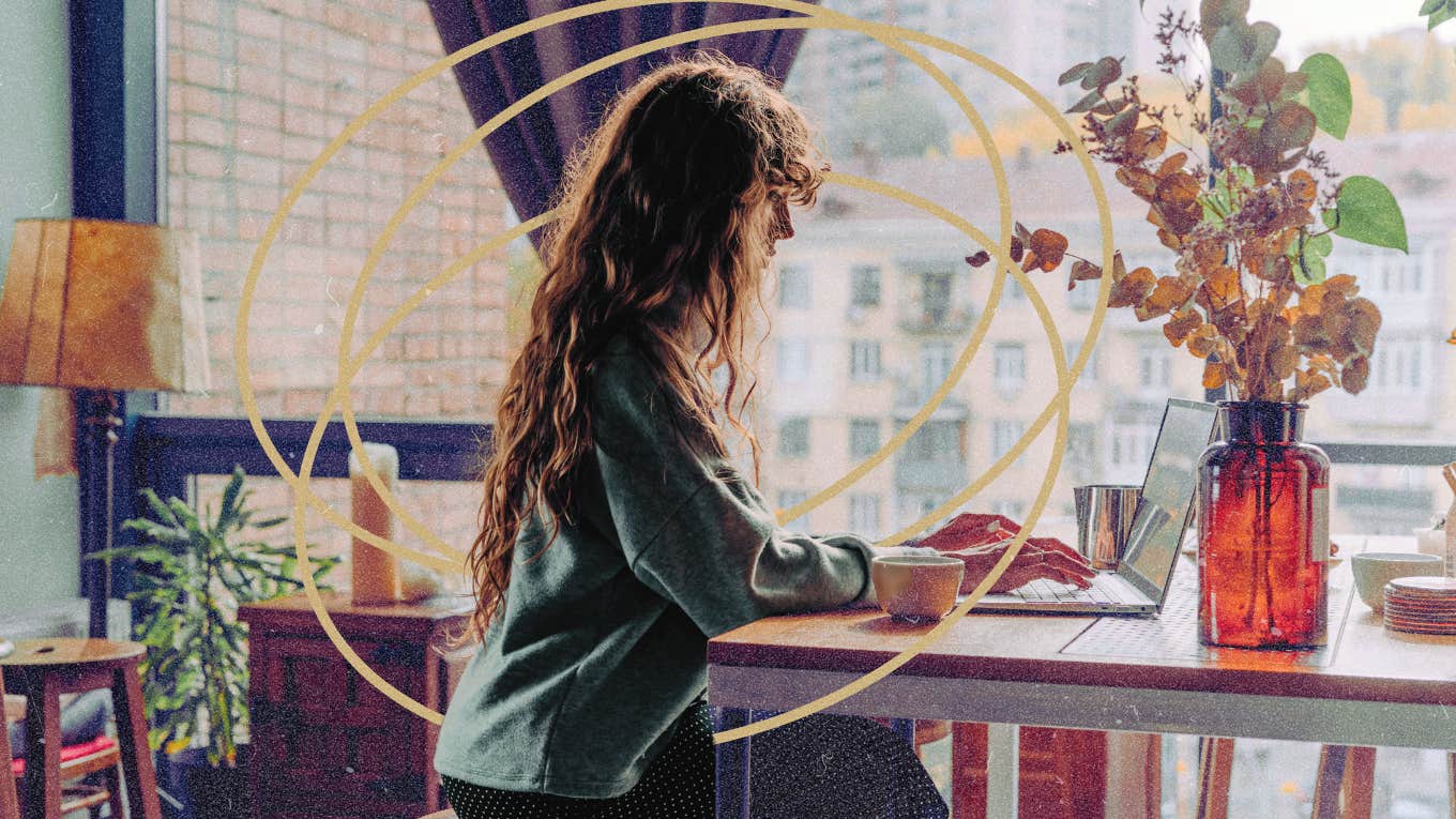 8 Tiny Creative Habits That Will Lead To Massive Life Success woman in a creative studio