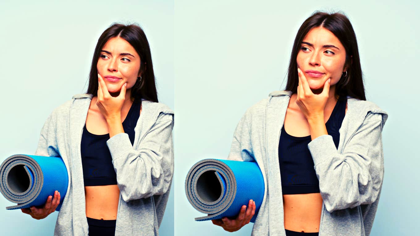 Young sport girl with mat over isolated blue background thinking an idea