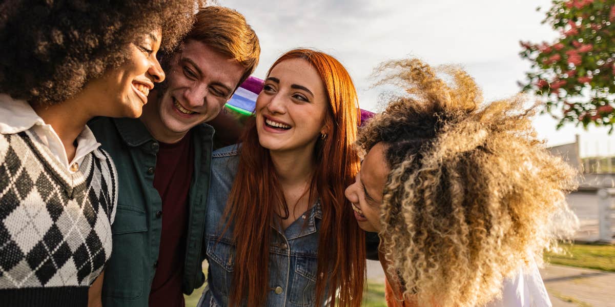 8 Simple Life Hacks For Socially Awkward People friends socializing
