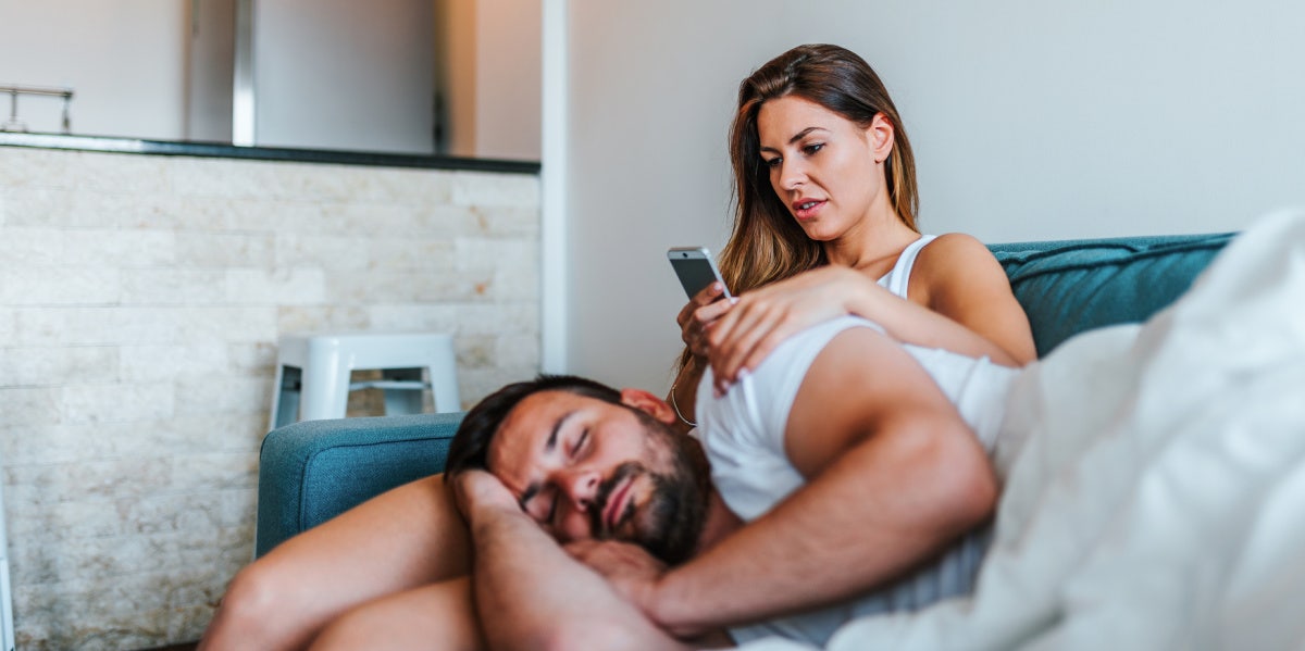 I Snoop Through My Boyfriend's Phone — And Science Says I'm Not Alone woman snooping