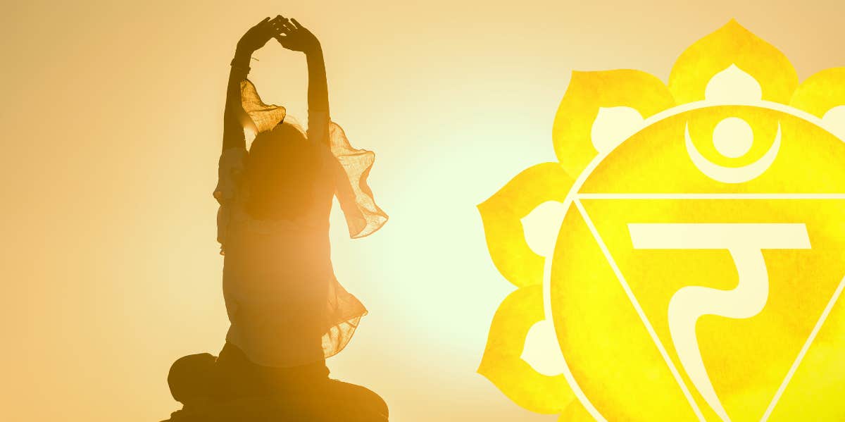 woman meditating solar plexus chakra 