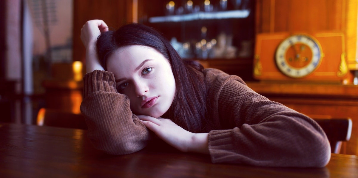 steps to a cheaper divorce sad woman at the table