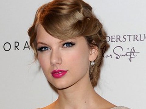Taylor Swift: The Latest Celeb To Take Nude Photos Of Herself? 