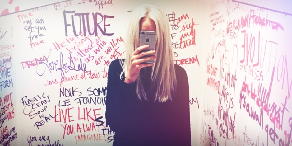 Teen Mirror Selfie Teen Mirror Selfie