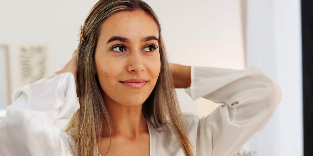 Reasons A Woman Should Always Choose Her Face Over Her Butt woman looking in mirror