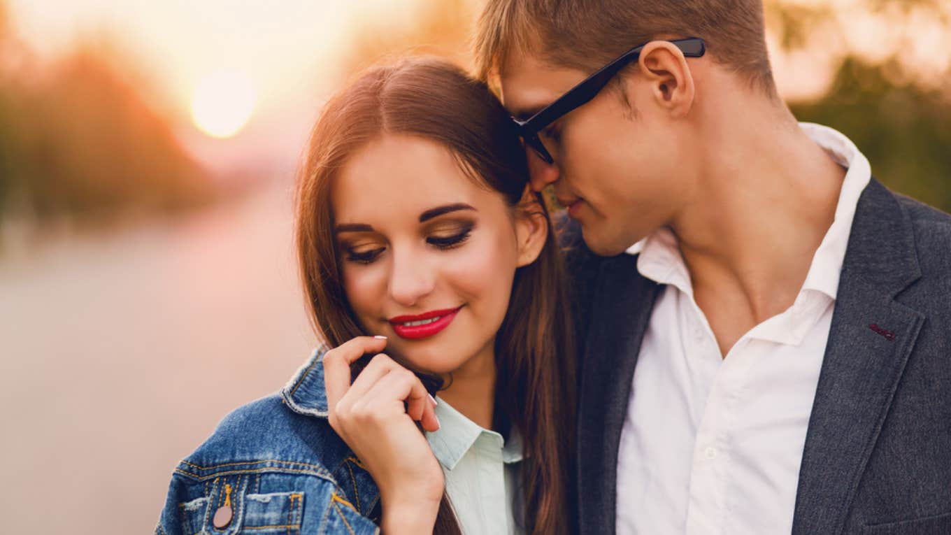 10 Little Romantic Things Women Want From The Person They Love Without Having To Ask woman, man, relationship, romantic, gestures