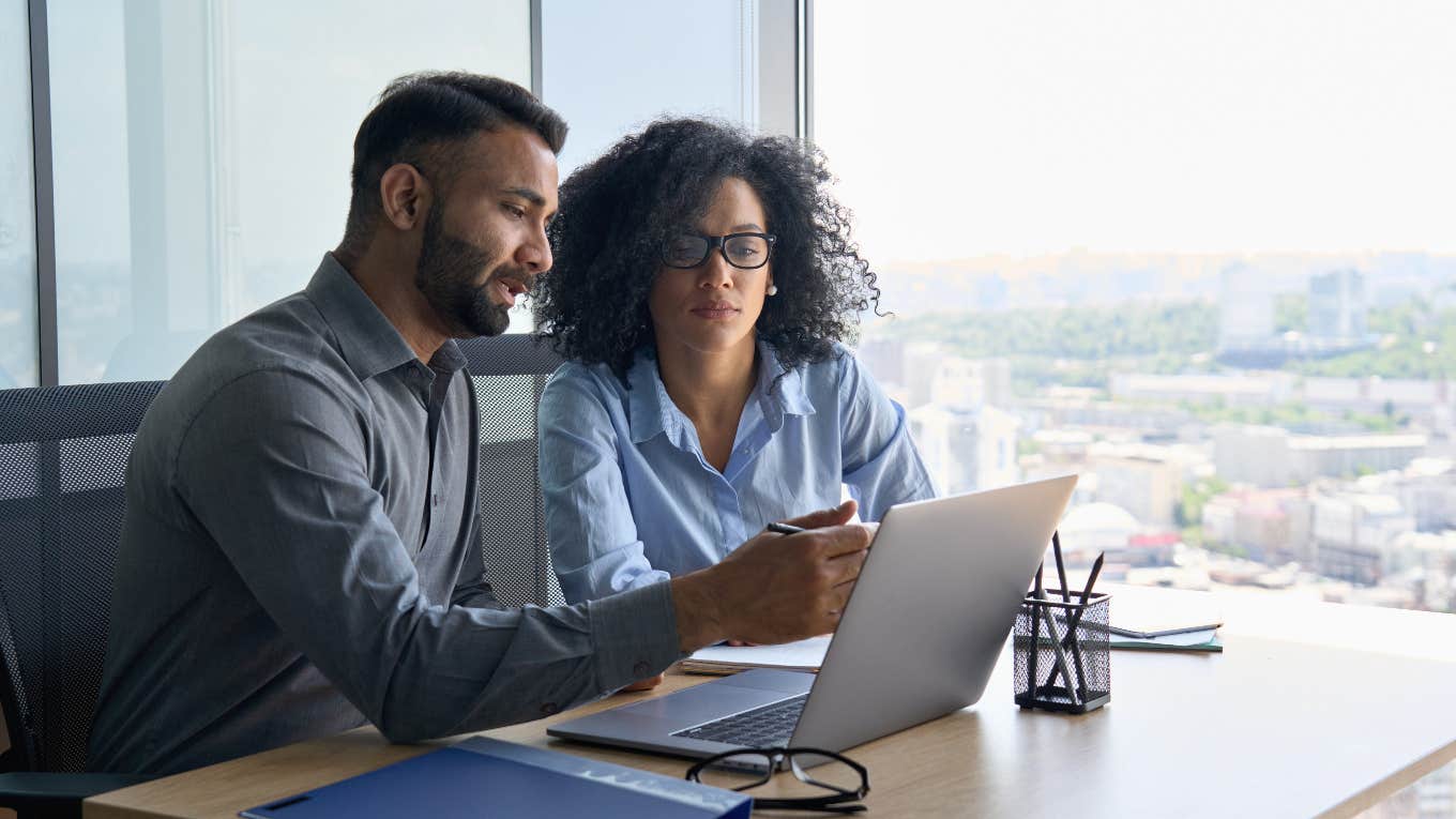 The Way Your Boss Reacts To Your Problems Reflects Their Respect boss and employee looking at computer