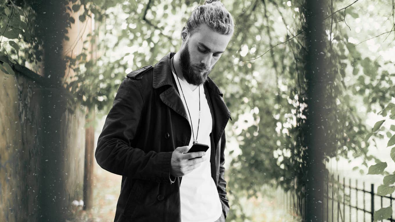 5 Little Things Men Simply Don't Do When They're Genuinely Falling In Love Man texting on his phone