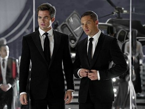 007 Signs He Doesn't Want A Relationship (Or He's A Spy) Still from This Means War