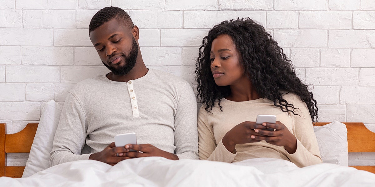 6 Toxic Relationship Behaviors Most Couples Think Are Normal couple in bed