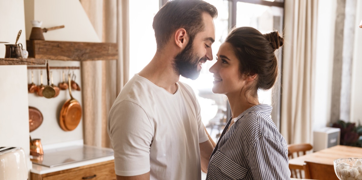 The 3 Traits You Need In Order To Maintain A Healthy Relationship couple embracing
