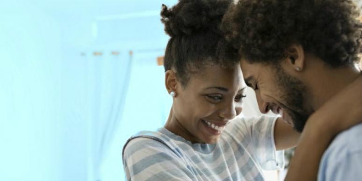 8 Twin Flame Stages & How To Know Which One You’re In twin flame couple hugging and laughing