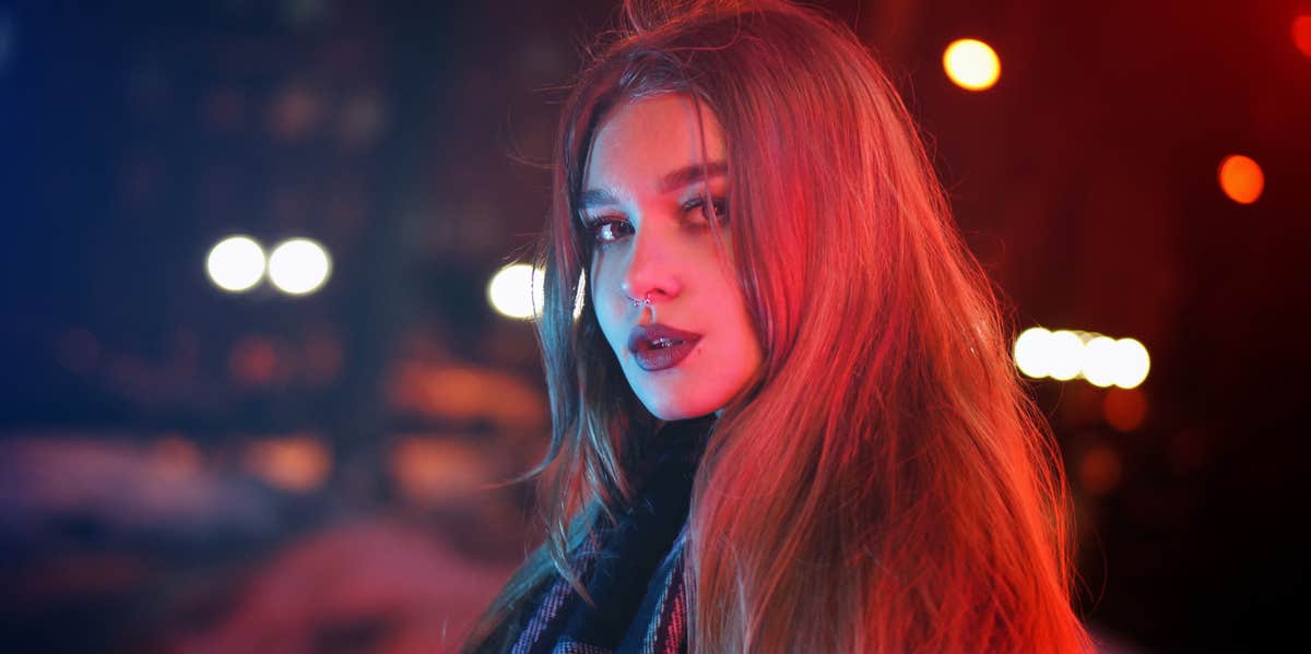 8 Types Of Eye Contact In Attraction alluring woman with intriguing eyes and facial expression facing camera