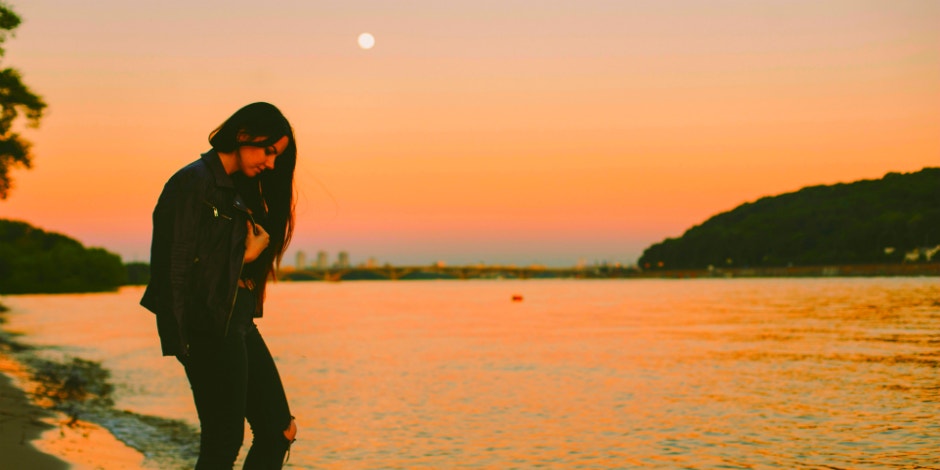 What The Full Moon In Virgo (1 Of 3 In The 2020 Supermoon Triad) Means For Your Relationships Until September, According To Astrology