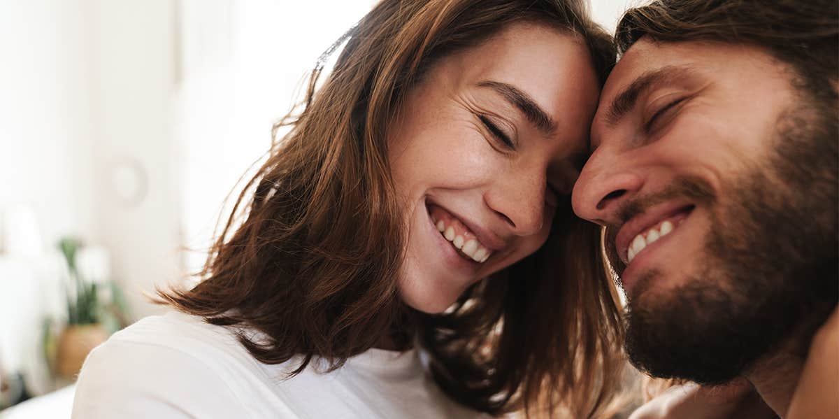 These 2 Words Are The Keys To A Happy Relationship smiling couple