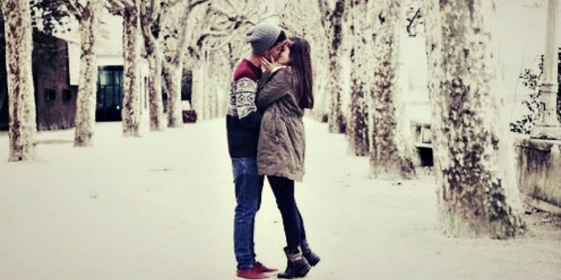 How to feel love in winter with romantic kisses? Impressive Kisses