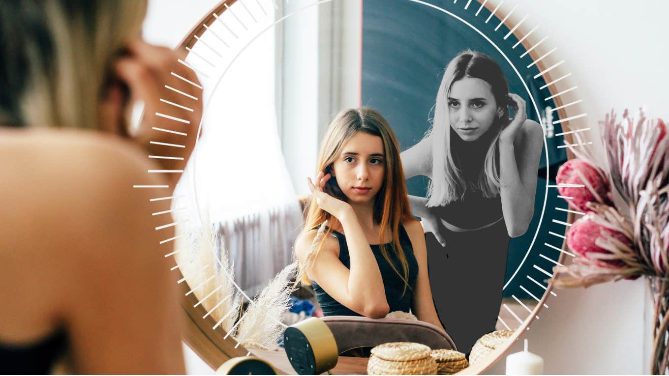 9 Ways Narcissists Ruin Every Social Event Women looking in mirror