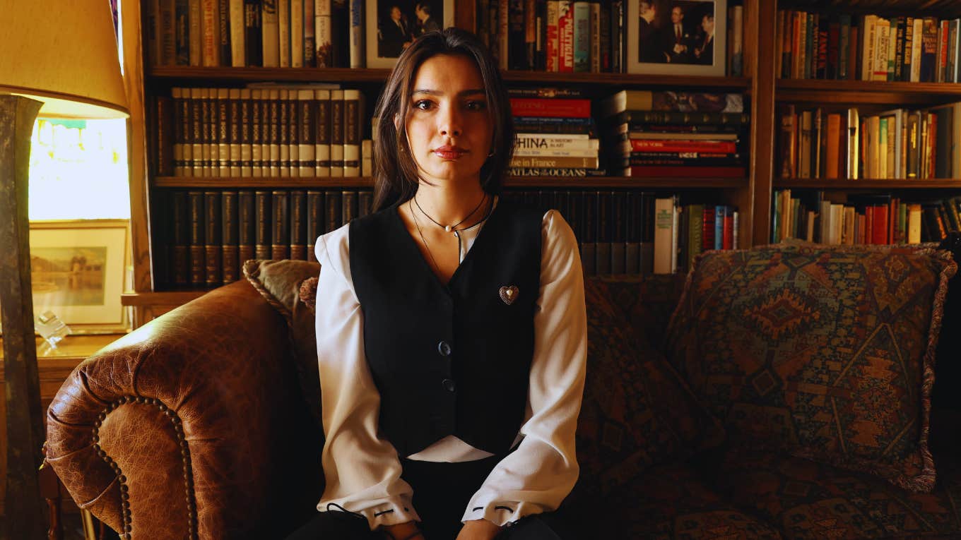 5 Ways Your Mind Deceives You When Your Heart Is Broken woman in library