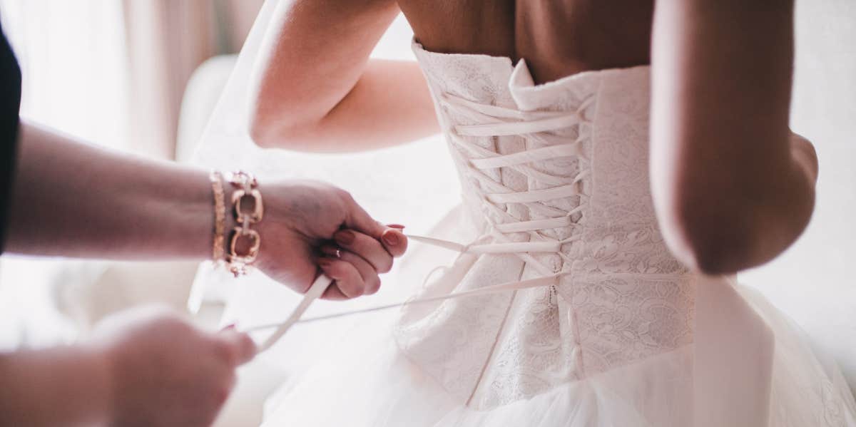 Woman Kicks Bridesmaid Who Spilled Wine On Her Wedding Dress Out Of Wedding Wedding Dress