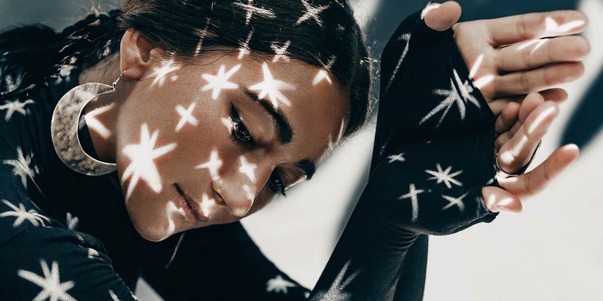 What Is Quantum Entanglement And How It Explains Why Some People Are Psychic woman with stars on face