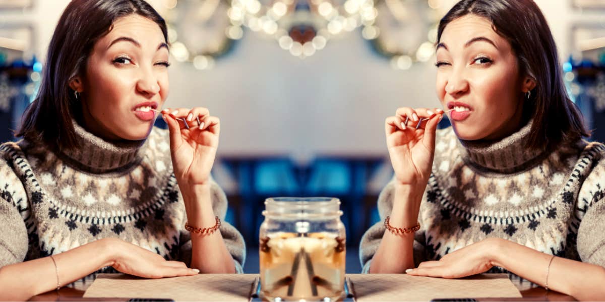 What Not To Do On A First Date If You Want There To Be A Second woman picking her teeth on a first date
