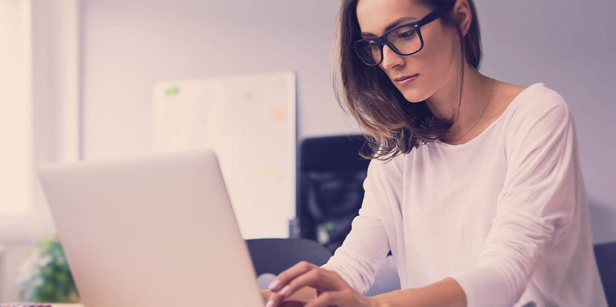 woman working on her labtop