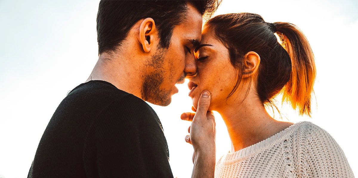 couple leaning in for a kiss