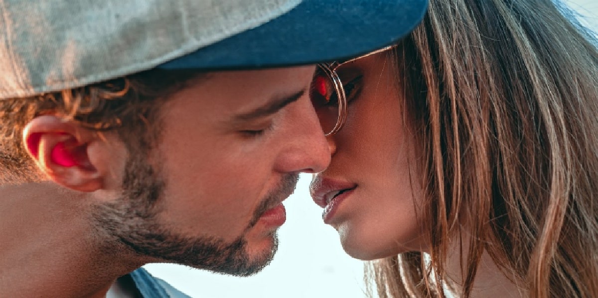 man and woman leaning in for a kiss