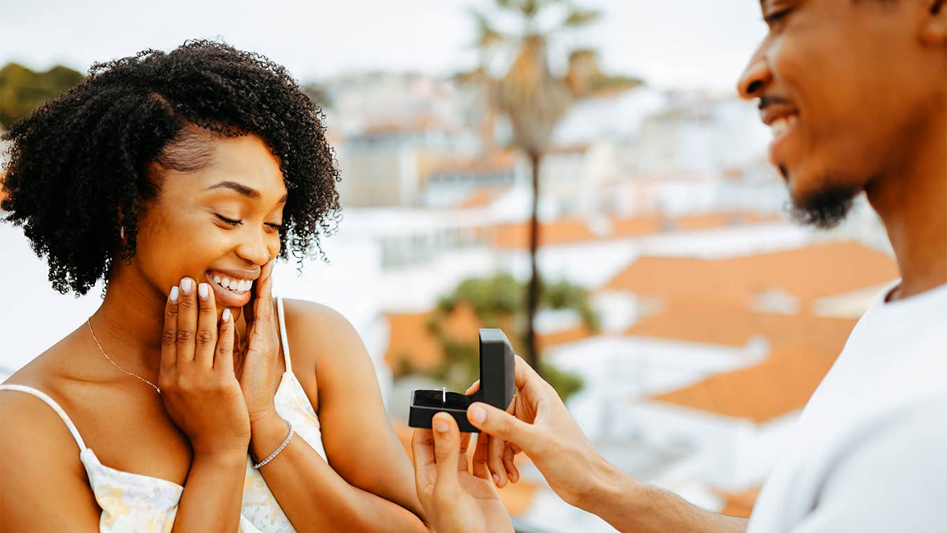 man proposing to woman