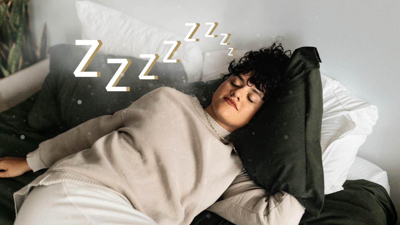 8 Tiny Habits That Will Make You A Better Sleeper Than 98% Of People Woman comfortably asleep