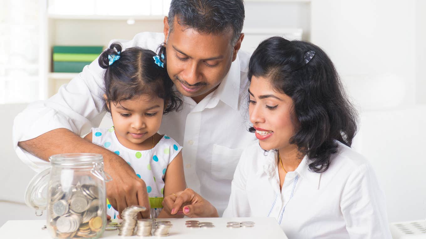 parents teaching daughter about money