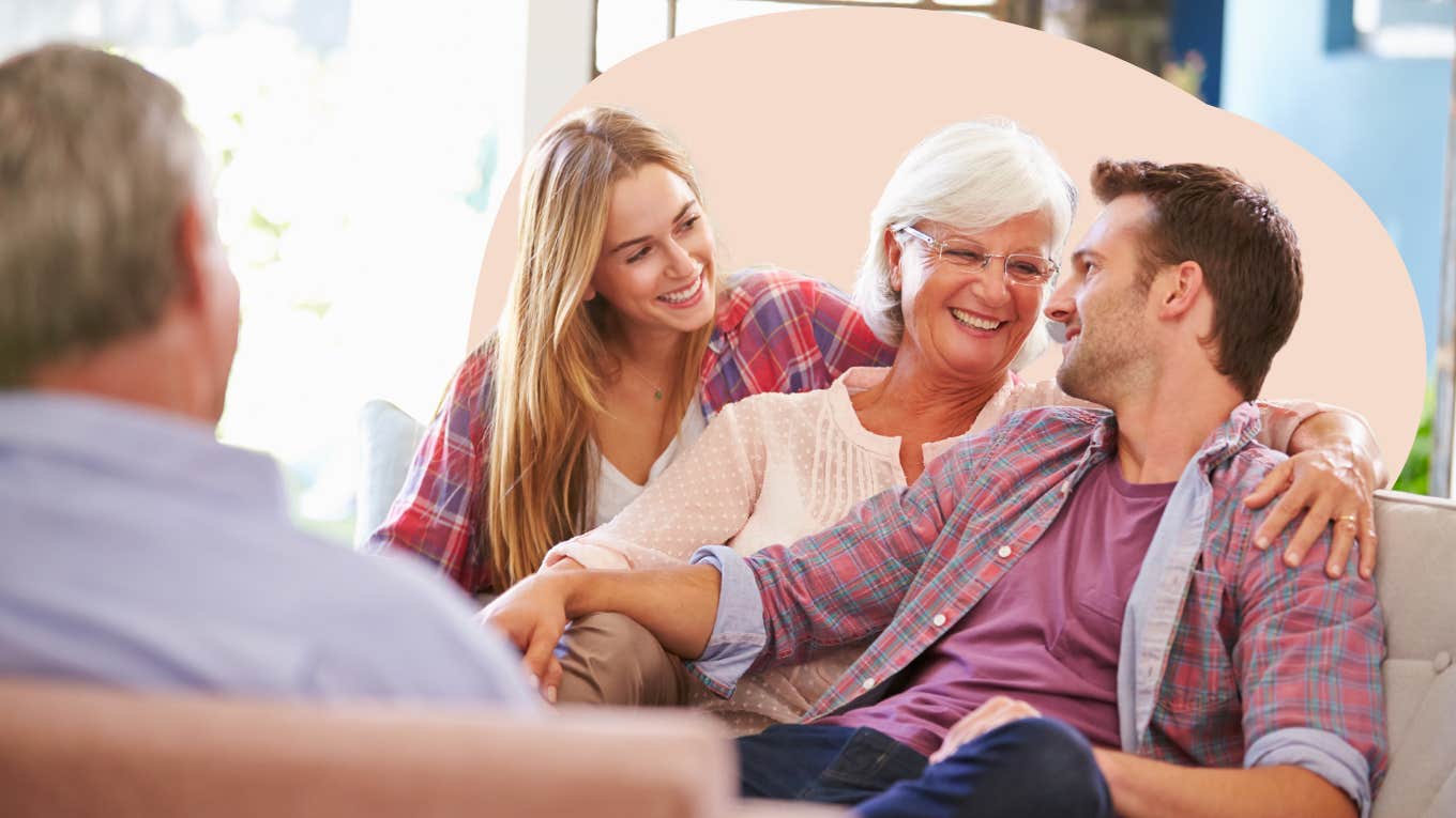 woman with her parents while they meet her boyfriend for the first time