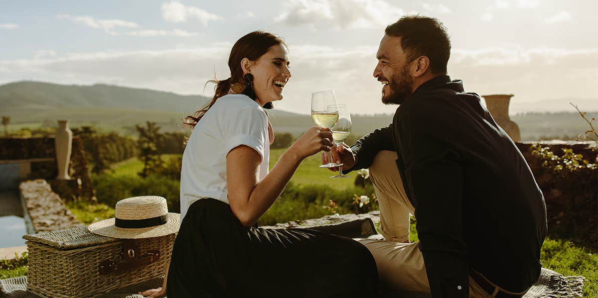 couple drinking wine on date