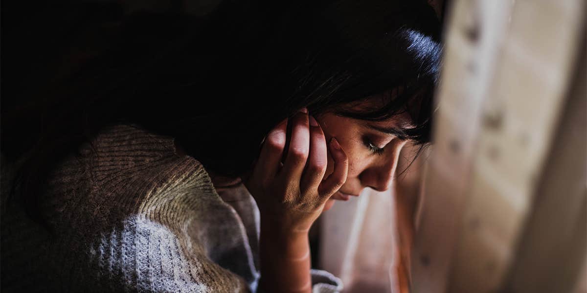 Why You Should Never Underestimate Your Gut Feelings woman worrying