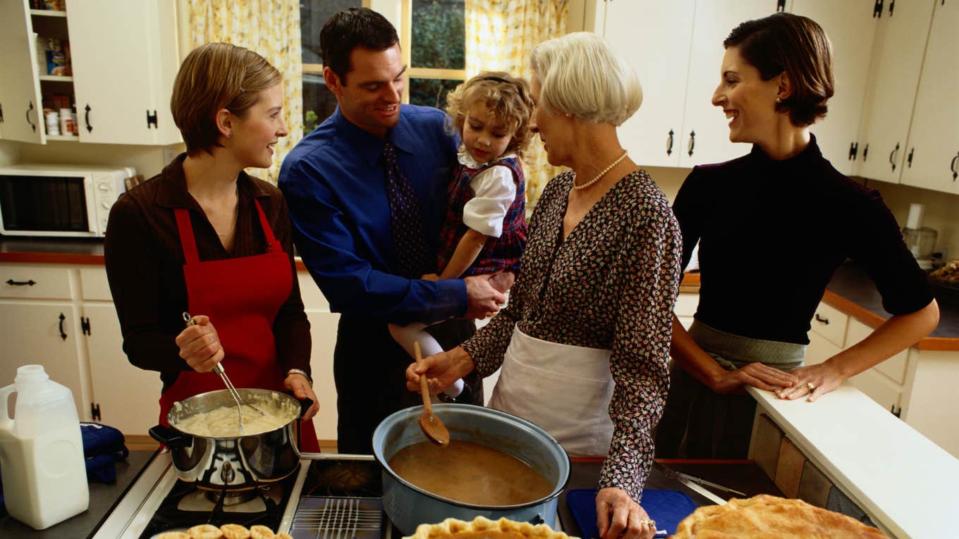 Woman Asks How To Cancel Thanksgiving After In-Laws Invite Themselves family in kitchen prepping thanksgiving