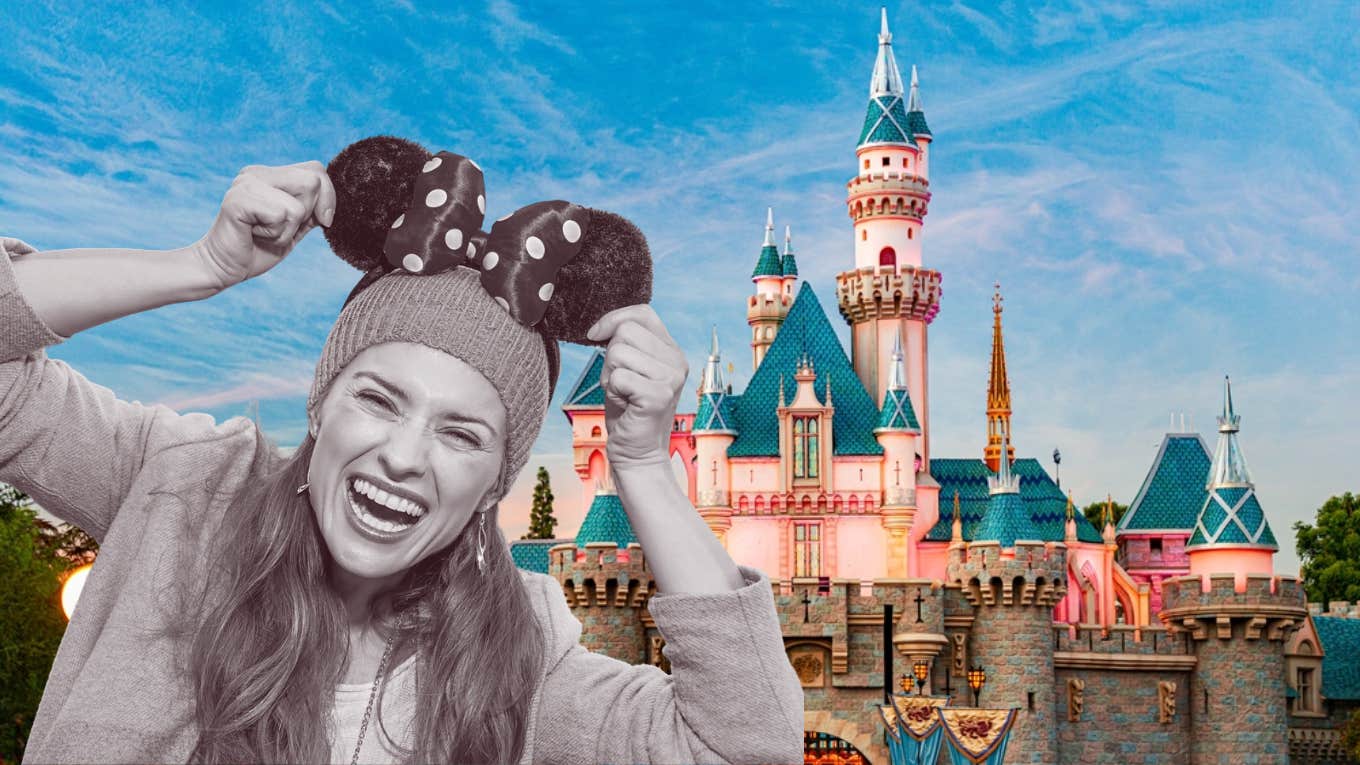 woman, disneyland, photos, influencer 