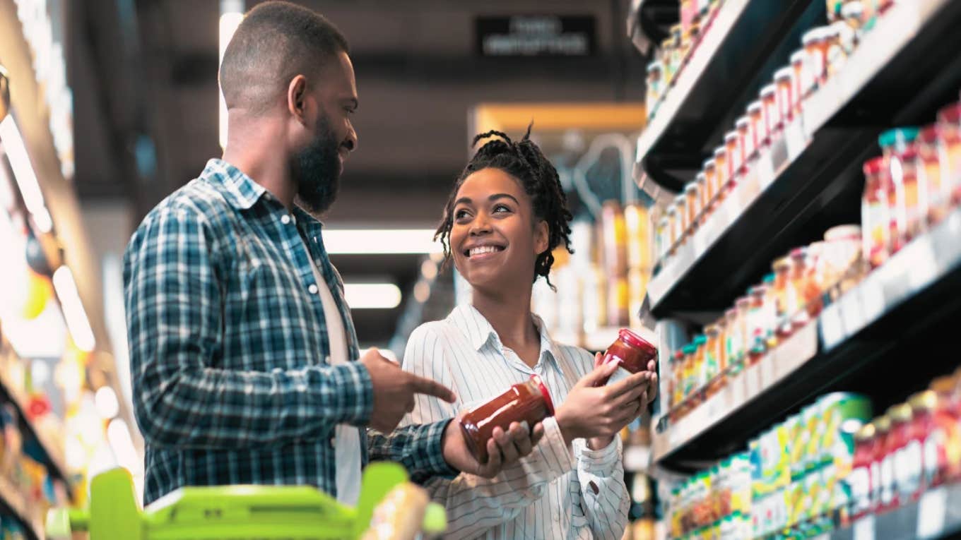 couple grocery shopping together