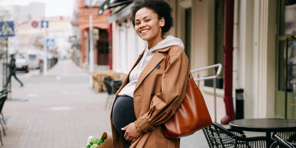 college student refuses to give her seat to pregnant woman