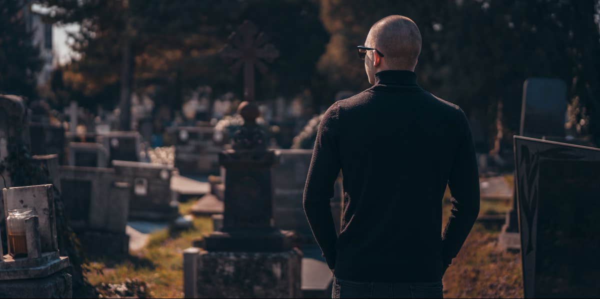 Woman Suggests Boyfriend To Stop Visiting His Dead Best Friend's Grave After A Promise He Made Woman Upset Boyfriend Visits Dead Best Friends Grave