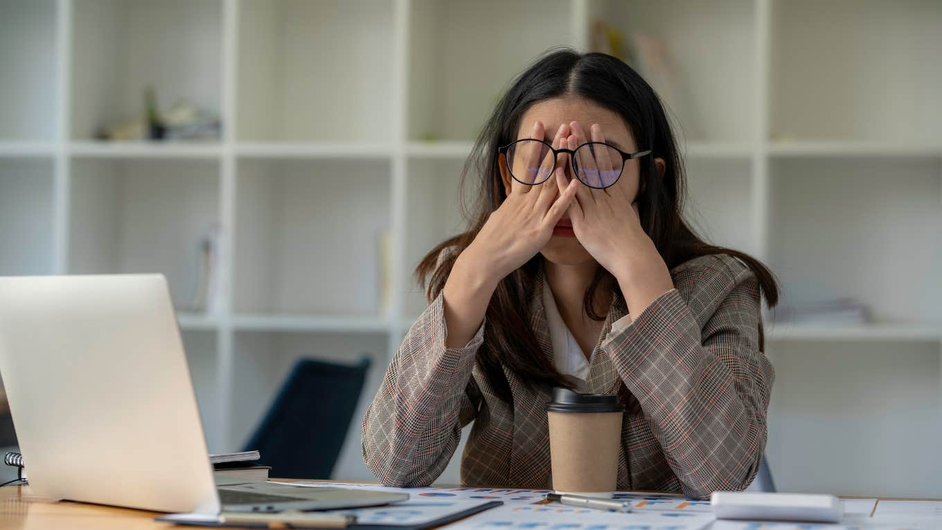 Woman Who Makes Around $100,000 Today Explains Why She Was Better Off Financially Earning Minimum Wage 10 Years Ago tired business woman sleepy and bored from sitting at a desk for a long time