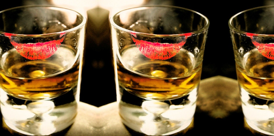 7 Reasons To Fall In Love With A Girl Who Drinks Whiskey
