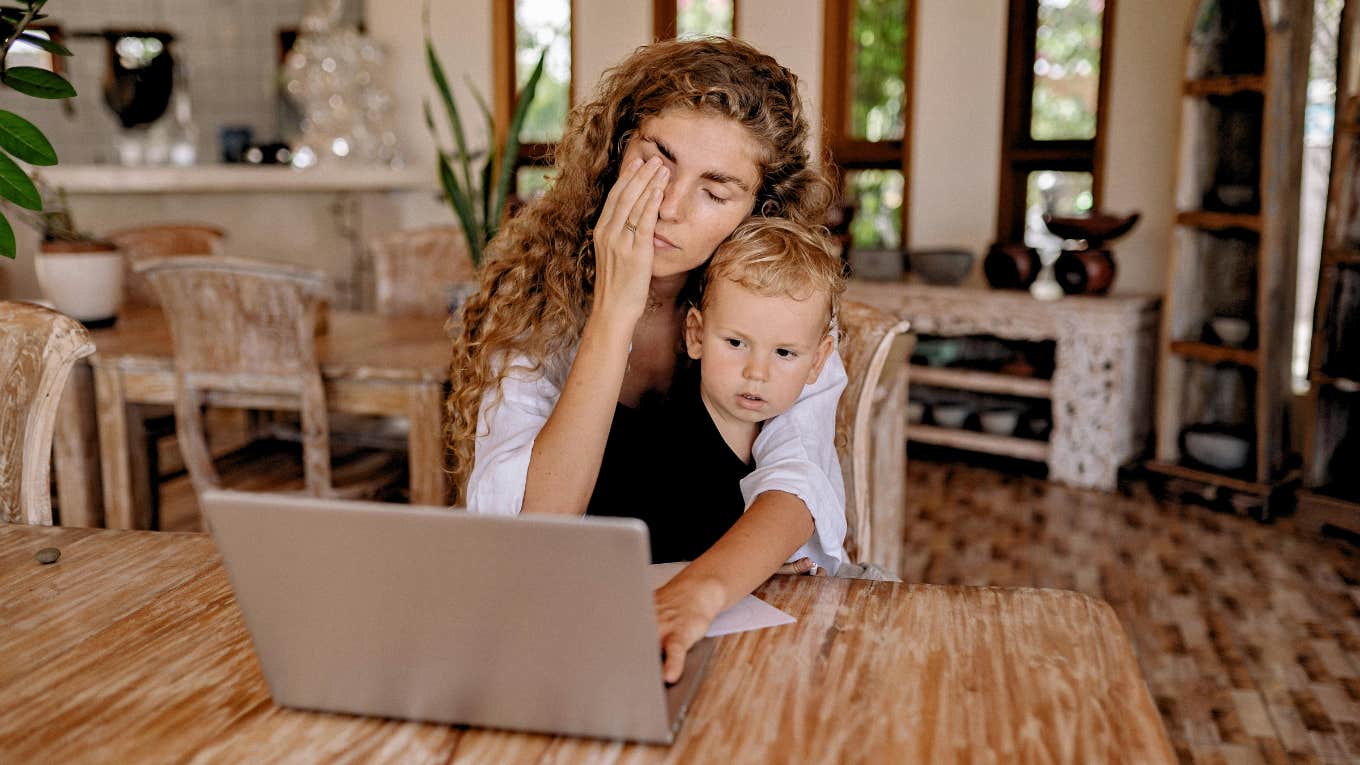 working moms asks coworkers to stop judging her