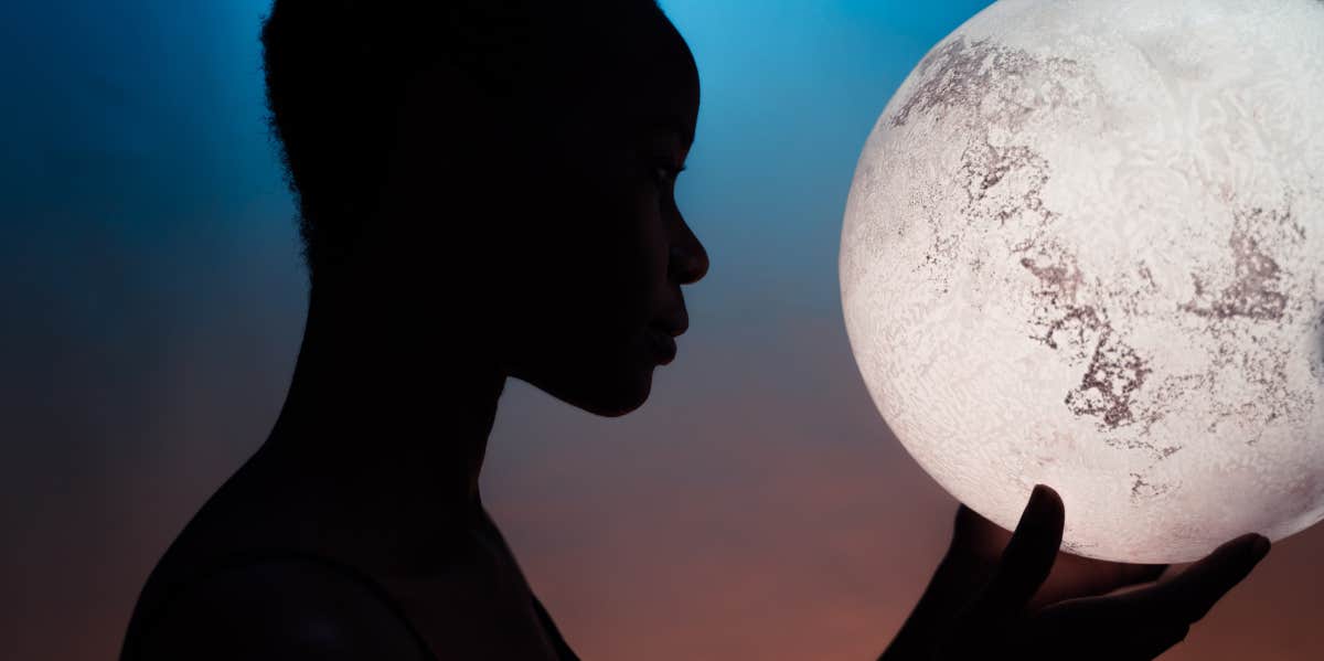 What Your Zodiac Sign Can Manifest On July 3, During The Full Moon In Capricorn what your zodiac sign can manifest