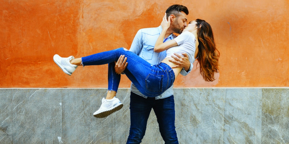 how the zodiac signs show PDA how the zodiac signs show PDA