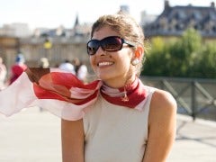 Quiz: Are You A Jackie Or A Marilyn? jackie kennedy Dark haired woman with sunglasses and scarf
