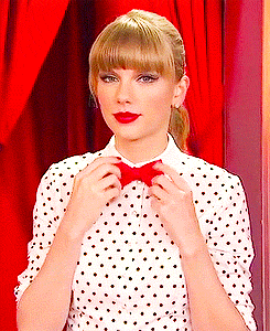 <b> Taylor has a beautiful smile ... </b><p>and she flashes it often, which makes her look approachable, happy, and like someone who is fun to be with. What man doesn't adore "the fun girl"?
</p>
<a href="http://giphy.com/gifs/smile-taylor-swift-laughing-YDMAYrUr83kSk" target="_blank">giphy.com</a>