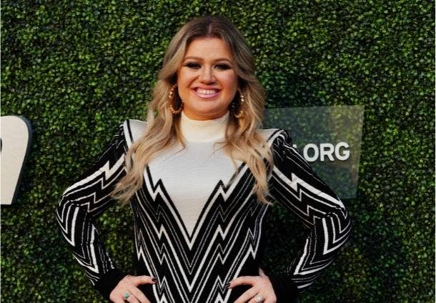 celebrity new years resolutions kelly clarkson