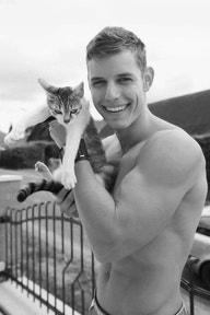 hotguyswithcats.com