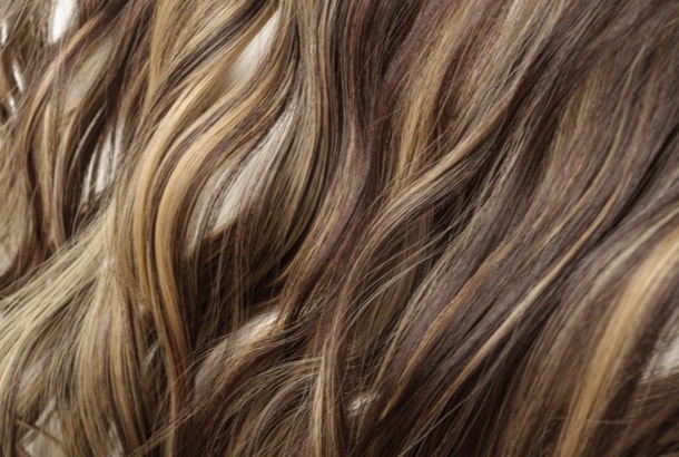 hair color trends 2022 cool-blend-highlights